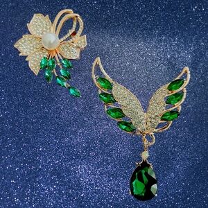 Elegant Green and Gold Brooch Set